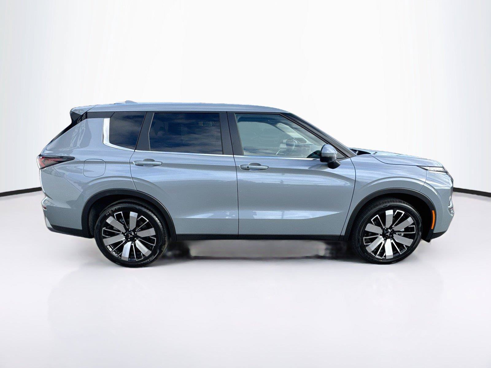 New 2026 Mitsubishi Outlander SE FWD image 6