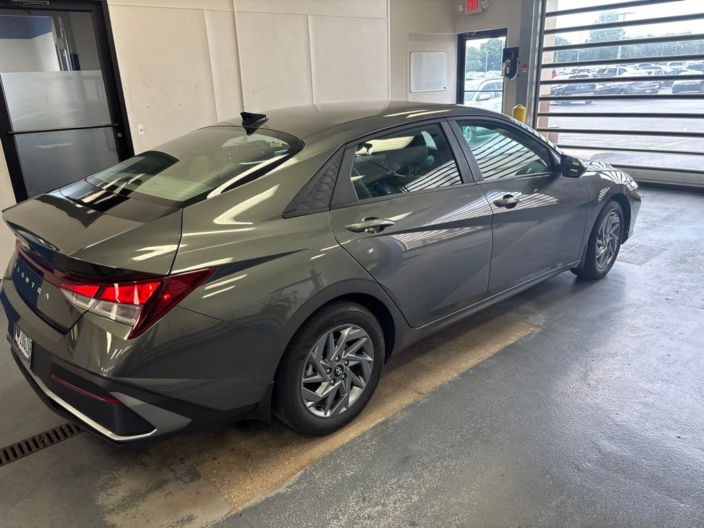 Used 2024 Hyundai Elantra SEL FWD image 7