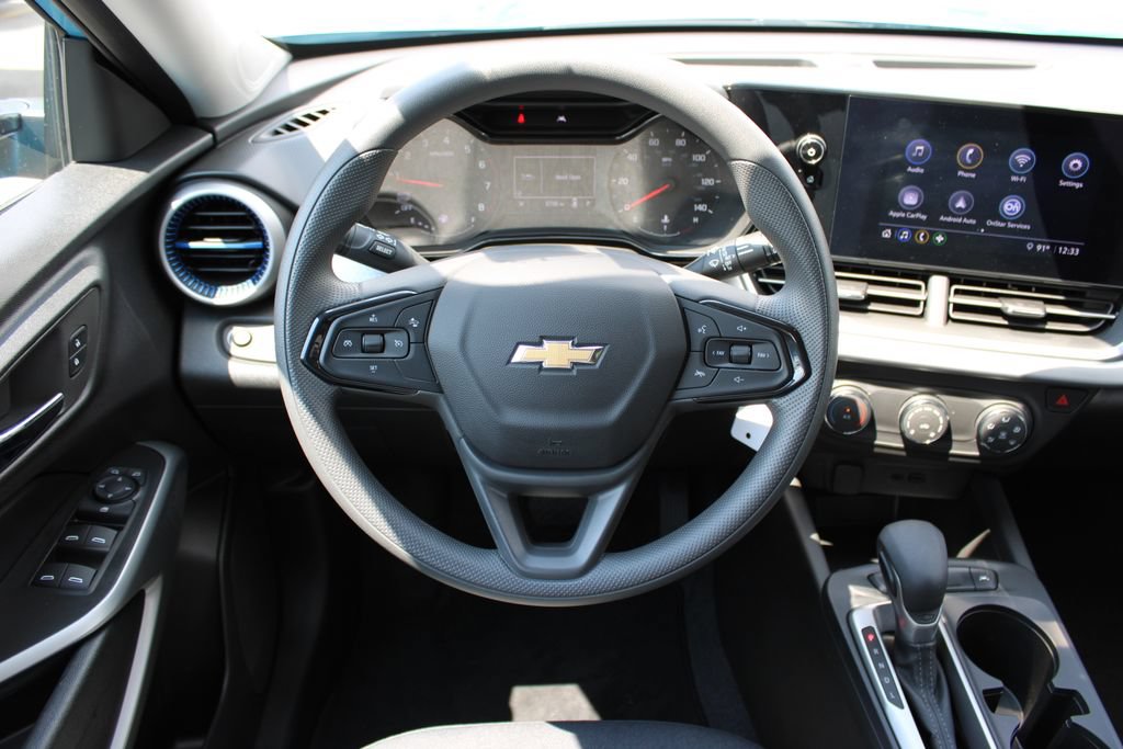 Certified 2025 Chevrolet Trax LS FWD image 13
