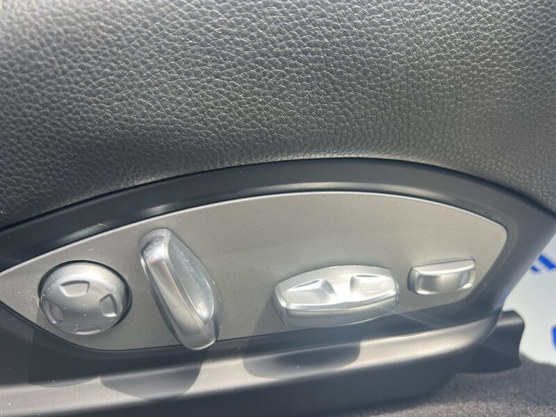 Used 2015 Porsche Panamera image 16
