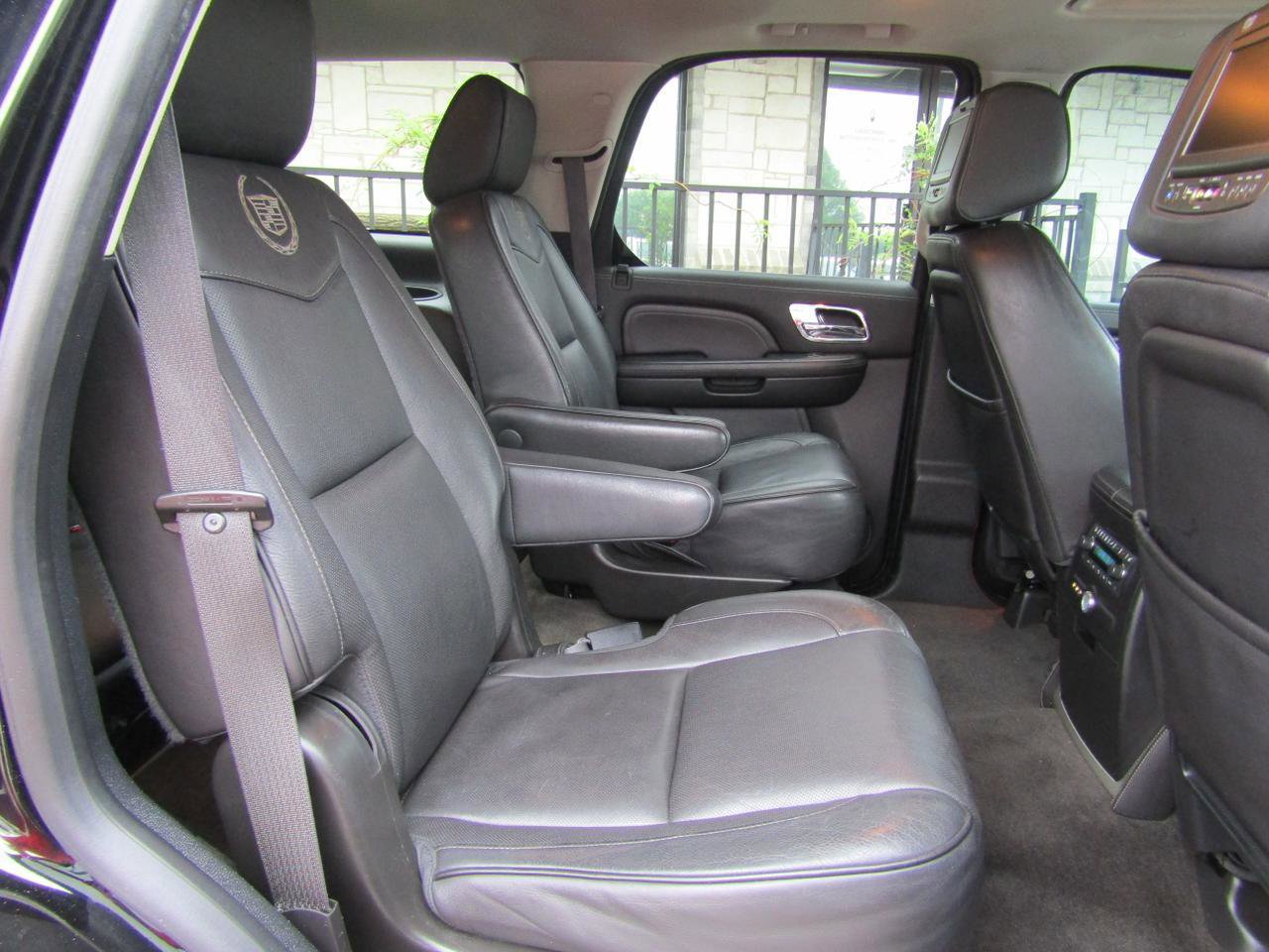 Used 2013 Cadillac Escalade Platinum RWD image 15