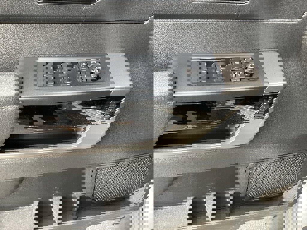 Used 2025 Toyota Tundra Limited image 4