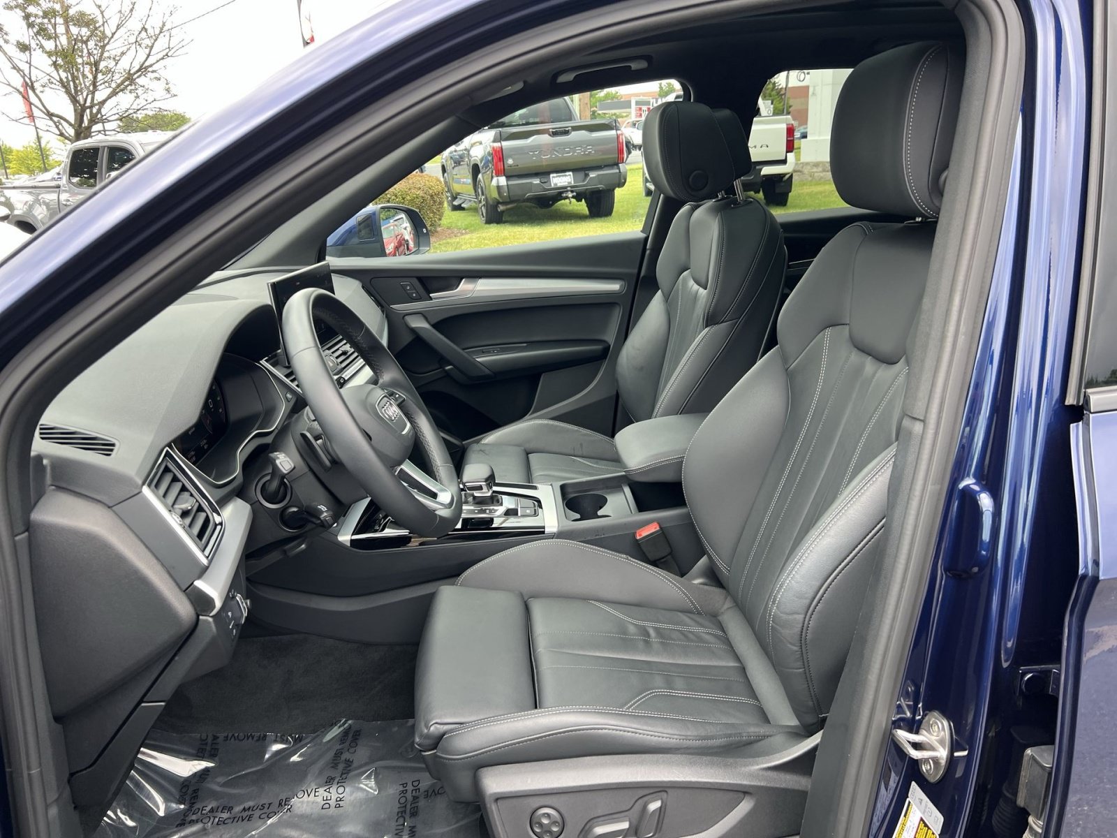 Used 2025 Audi Q5 2.0T Premium w/ Convenience Plus Package AWD/4WD image 13