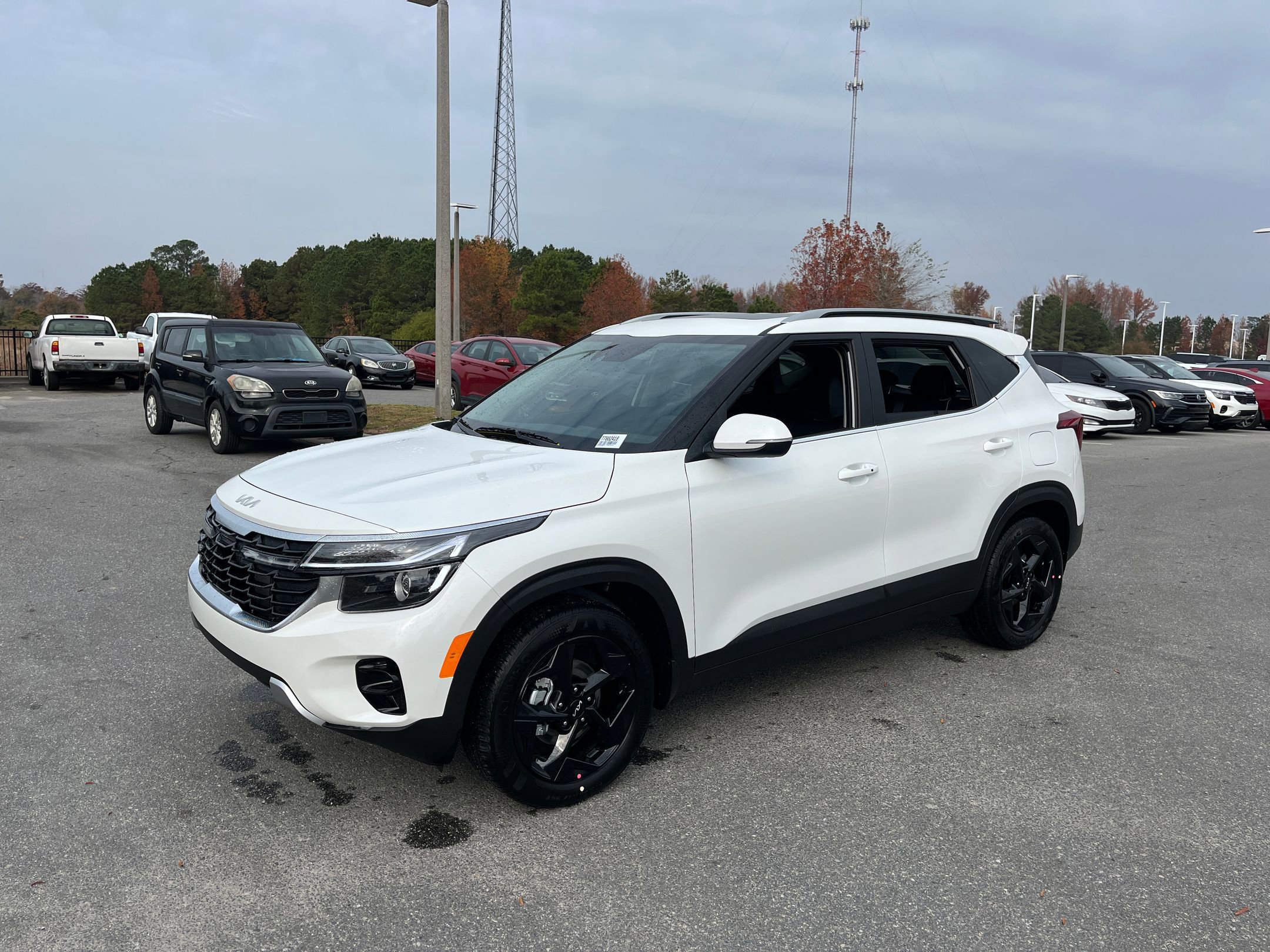 New 2026 Kia Seltos EX image 3