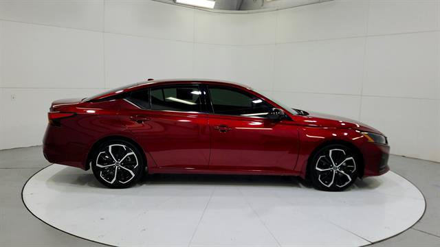 Certified 2023 Nissan Altima 2.5 SR FWD image 9