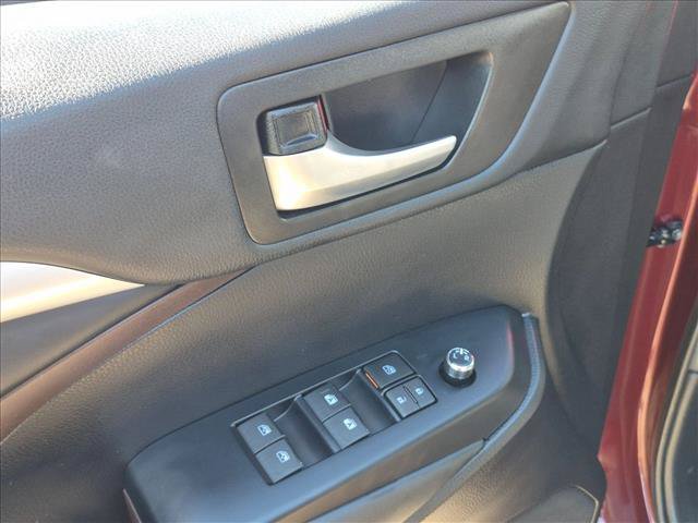 Used 2019 Toyota Highlander XLE AWD/4WD image 12