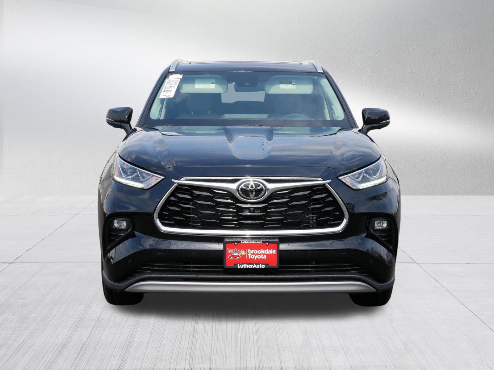 Certified 2026 Toyota Highlander Platinum AWD/4WD image 2