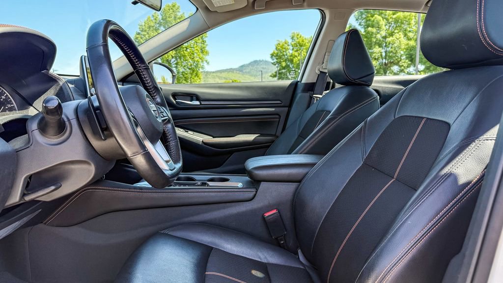 Used 2022 Nissan Altima 2.5 SR w/ Midnight Edition Package FWD image 19