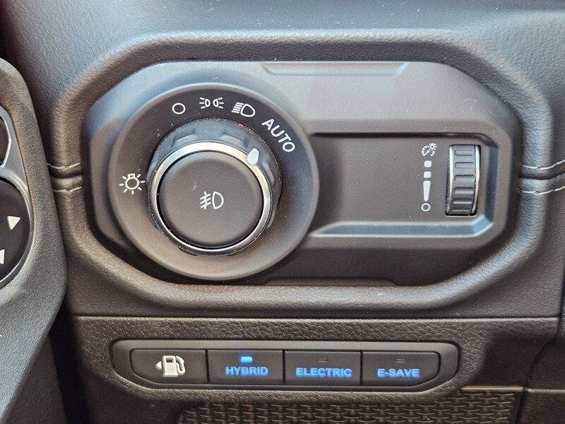 Used 2024 Jeep Wrangler Rubicon image 21