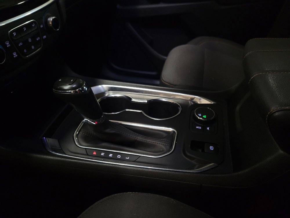 Used 2020 Chevrolet Traverse LT image 26