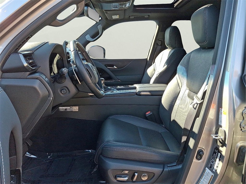 Used 2023 Lexus LX 600 4WD w/ Luxury Package image 14