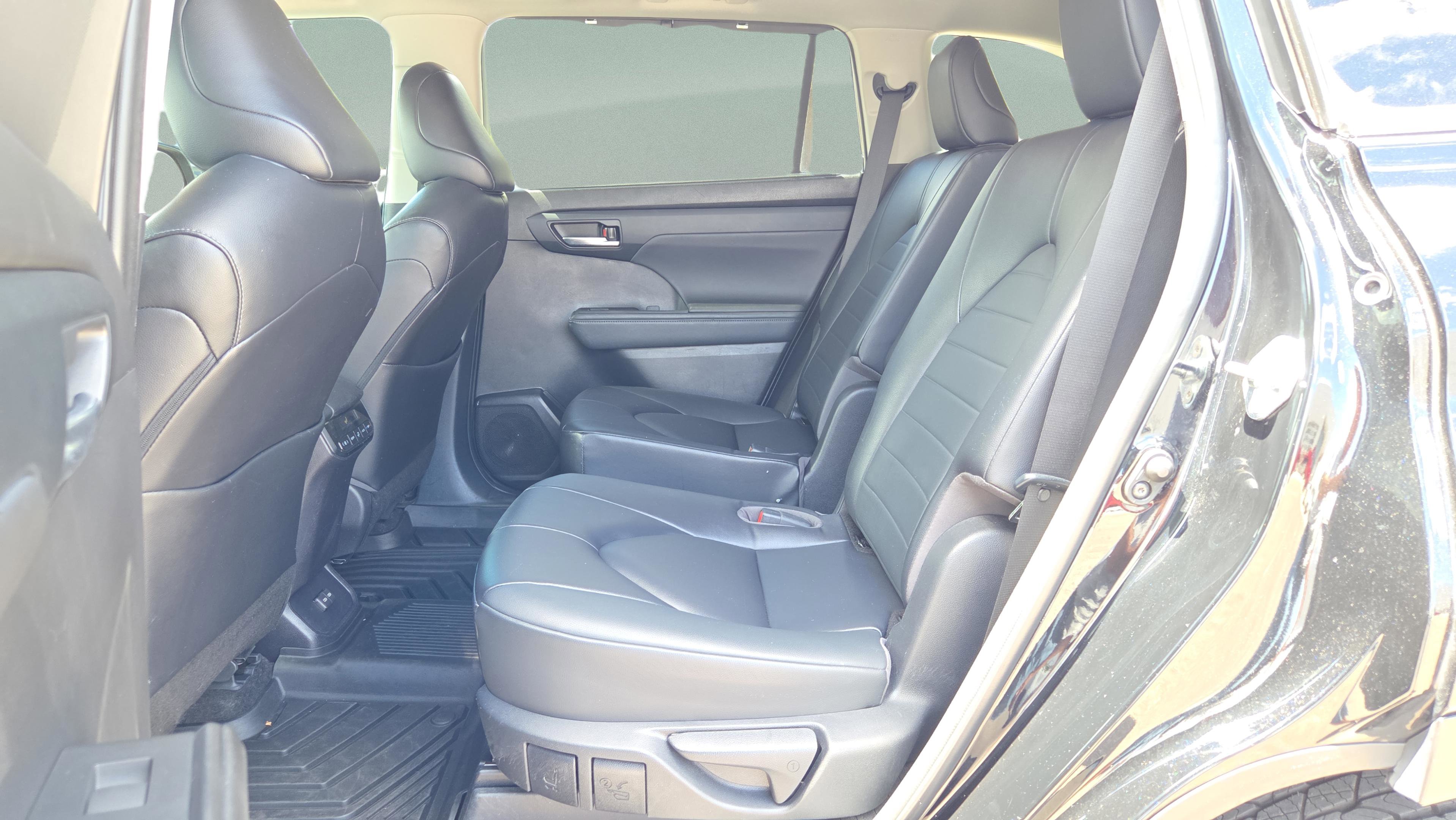 Used 2023 Toyota Highlander XLE image 14