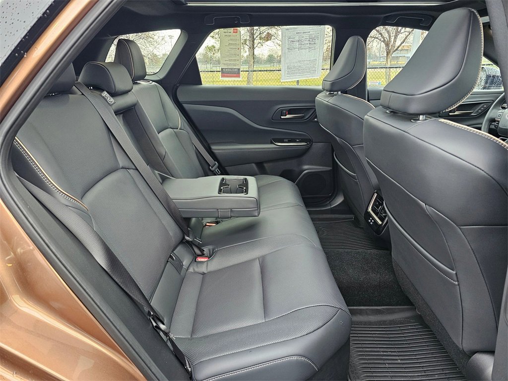 Used 2025 Toyota Crown Signia w/ Advanced Technology Package image 15