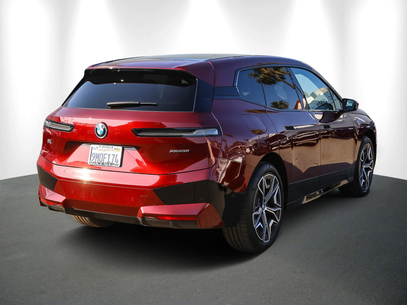 Used 2025 BMW iX xDrive50 w/ Sport Package image 6