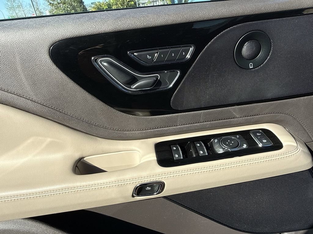 Used 2023 Lincoln Aviator Reserve w/ Elements Package Plus image 29