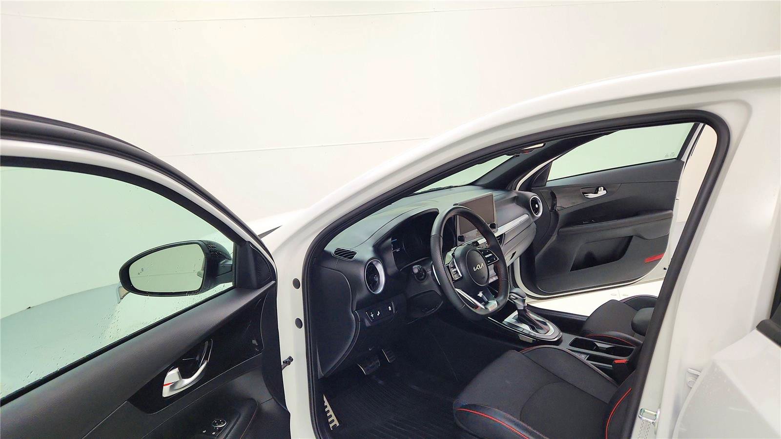 Used 2023 Kia Forte GT FWD image 13