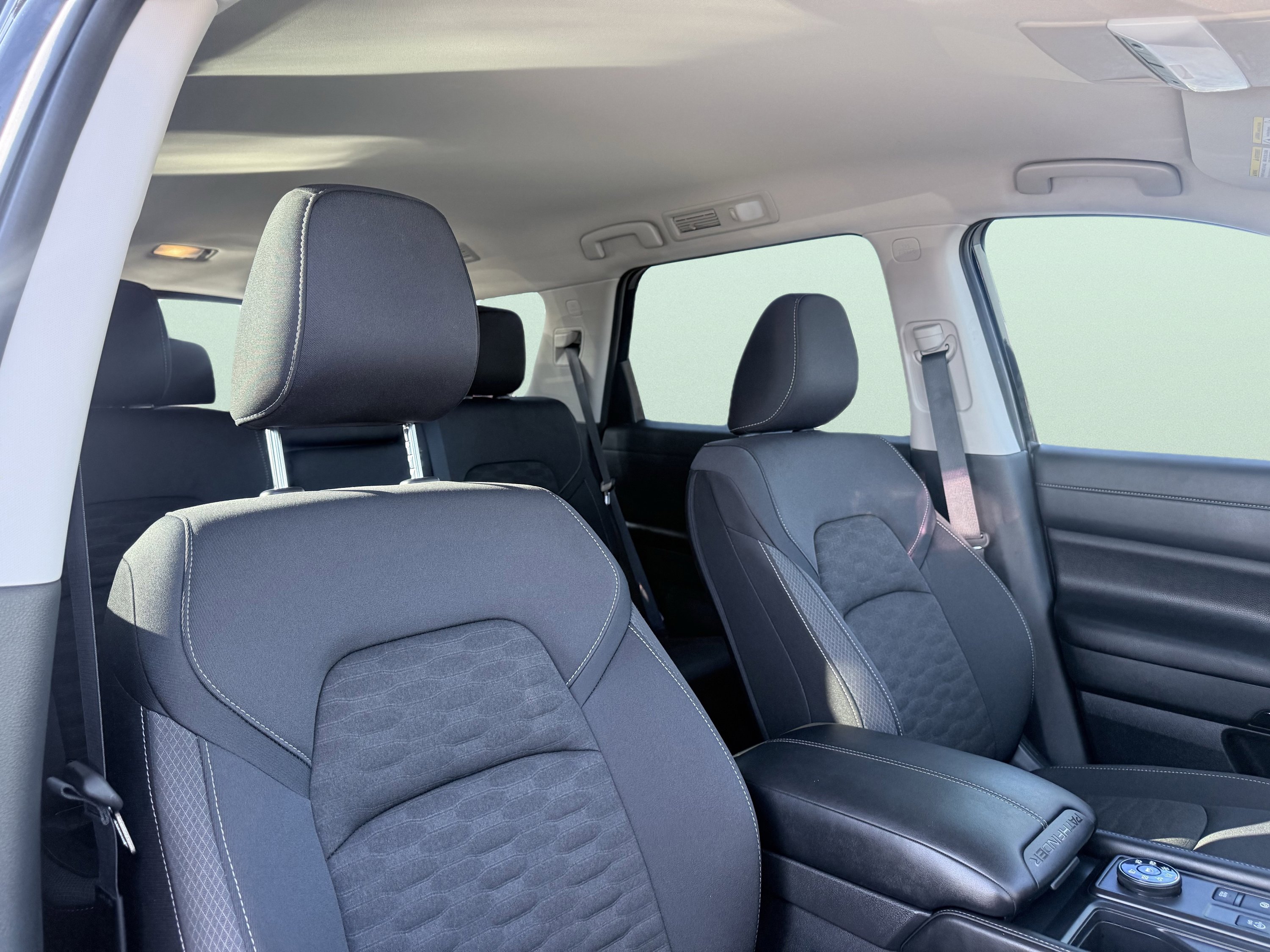 Used 2025 Nissan Pathfinder S image 48