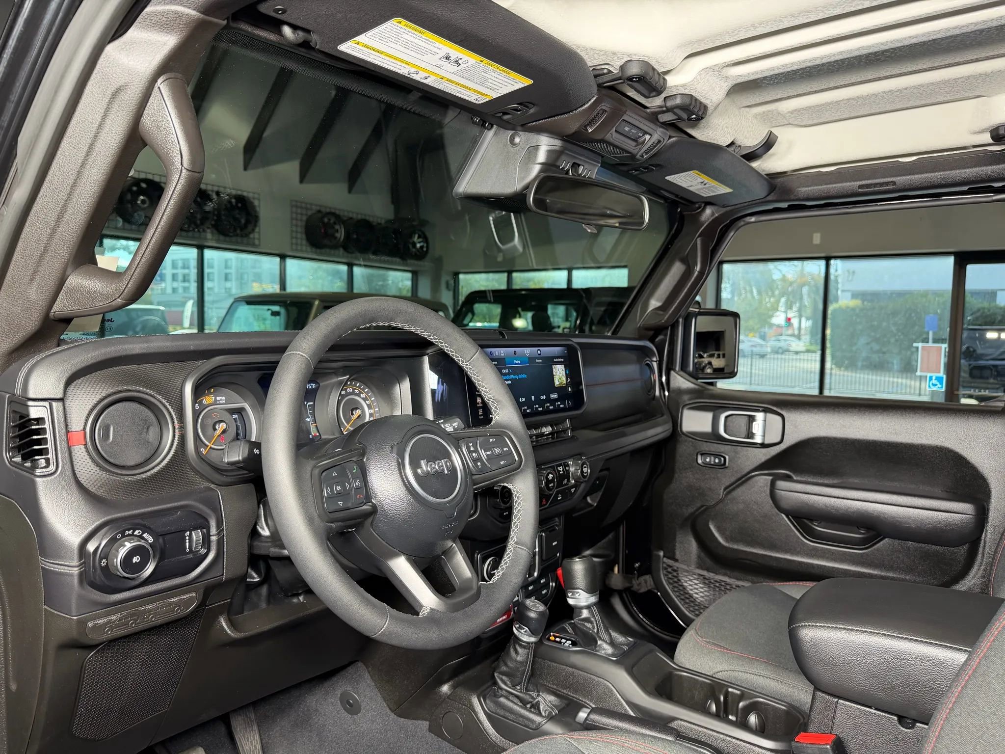 Used 2025 Jeep Wrangler Unlimited Rubicon image 12