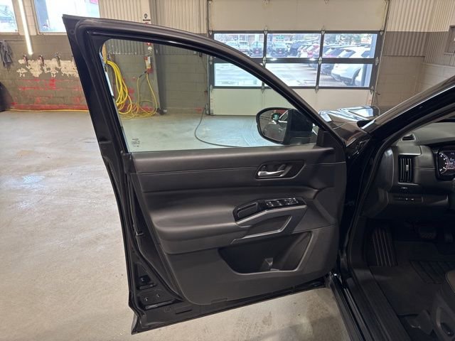 Certified 2024 Nissan Pathfinder SL w/ SL Premium Package AWD/4WD image 9