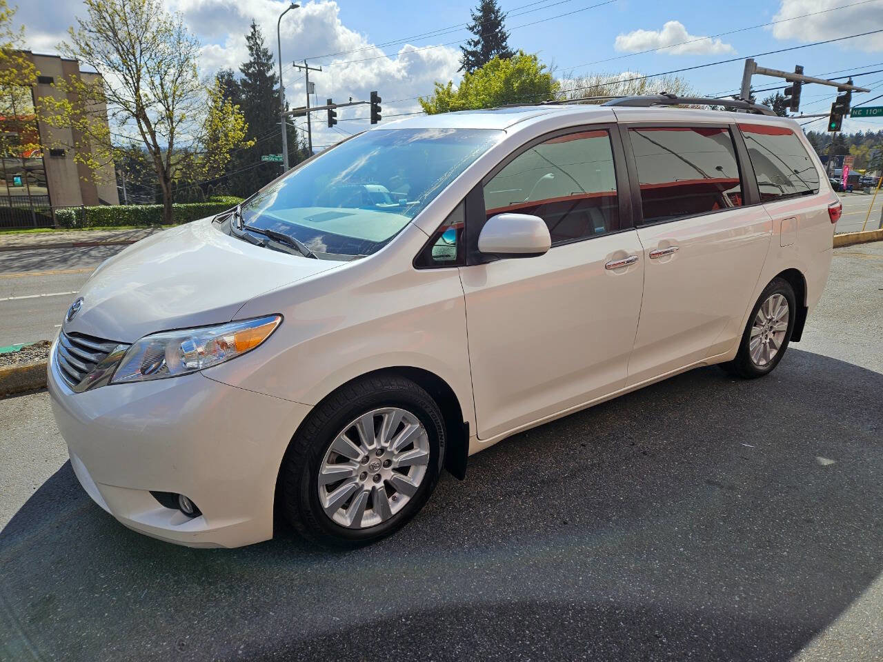 Used 2015 Toyota Sienna XLE w/ XLE Navigation Package AWD/4WD image 3