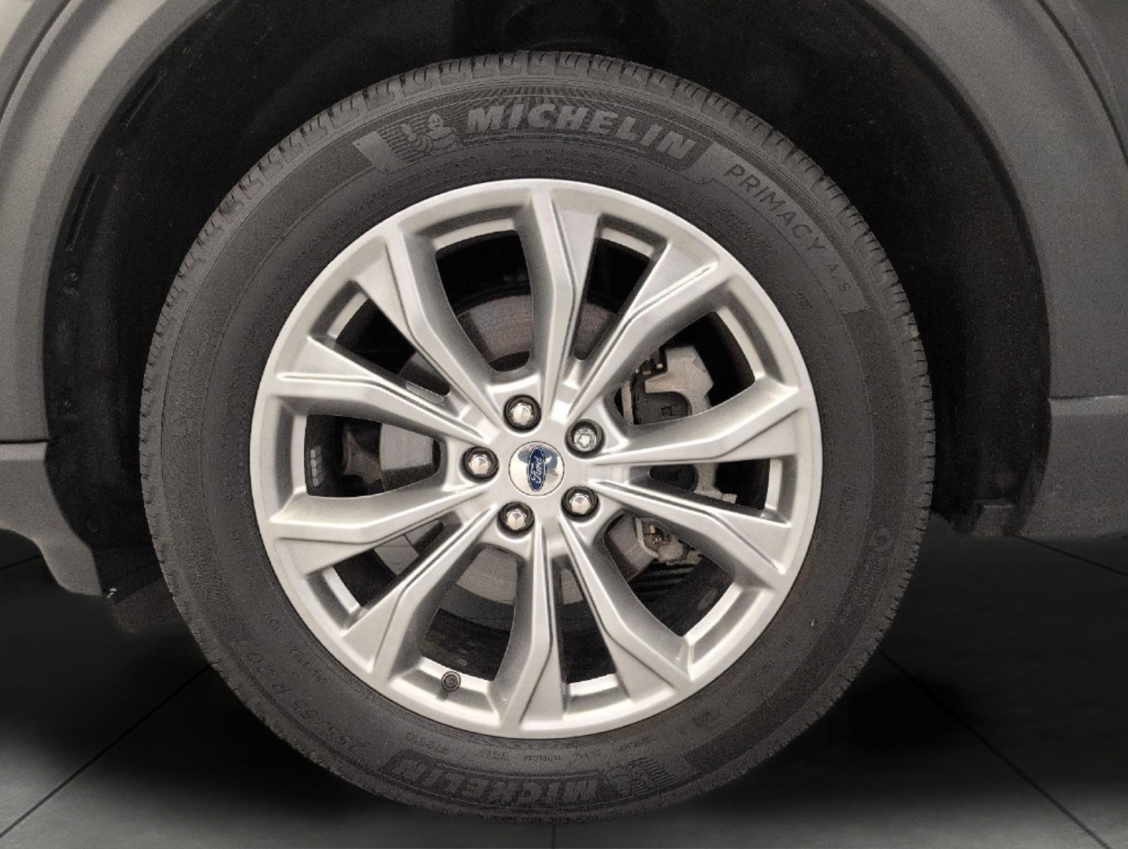 Used 2024 Ford Explorer XLT w/ Equipment Group 202A AWD/4WD image 4