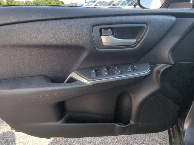 Used 2017 Toyota Camry SE FWD image 23
