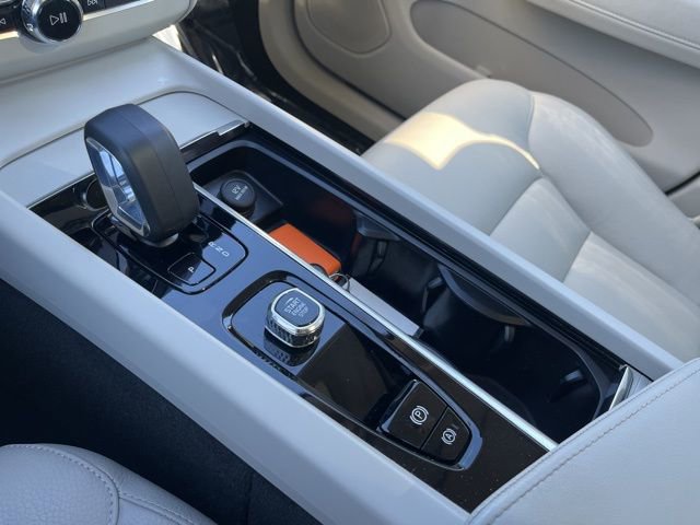 Used 2024 Volvo XC60 B5 Core w/ Protection Package Premier image 26