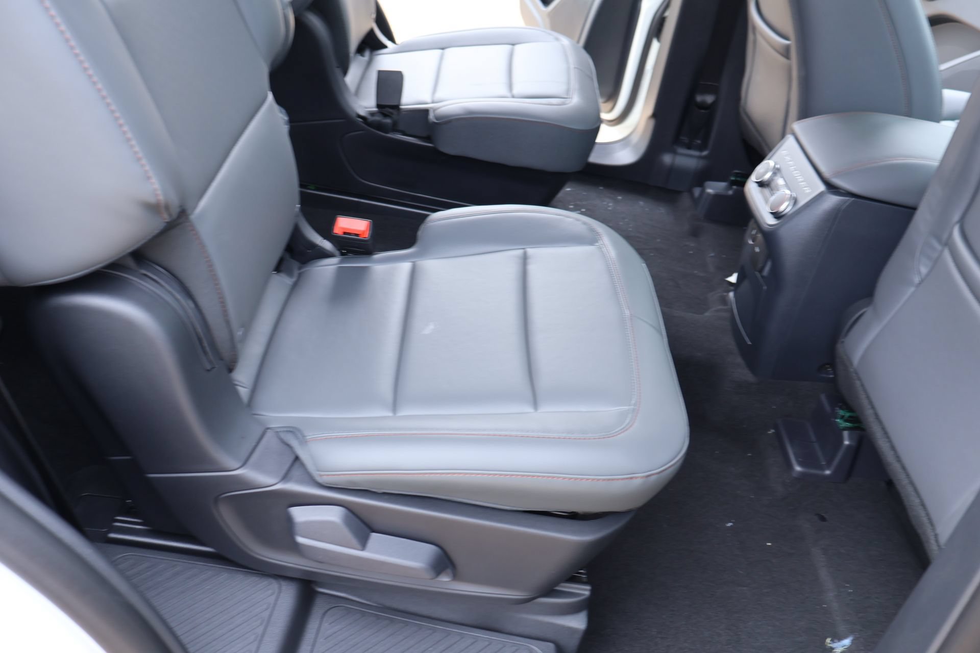 New 2026 Ford Explorer Active w/ Active Comfort Package AWD/4WD image 16