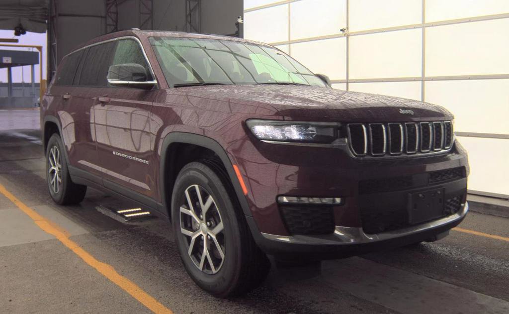 Used 2024 Jeep Grand Cherokee L Limited w/ Luxury Tech Group II image 2
