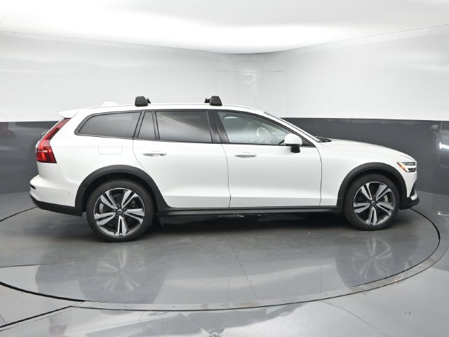 Used 2024 Volvo V60 B5 Cross Country Plus w/ Protection Package Premier AWD/4WD image 9