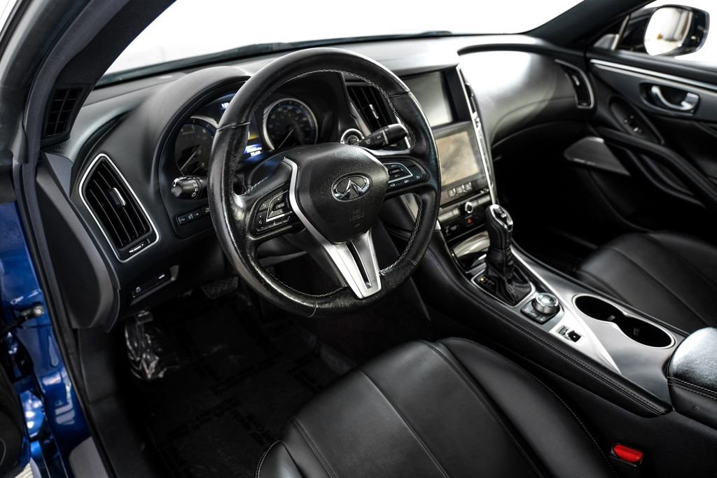 Used 2019 INFINITI Q60 3.0t Luxe w/ Essential Package image 2