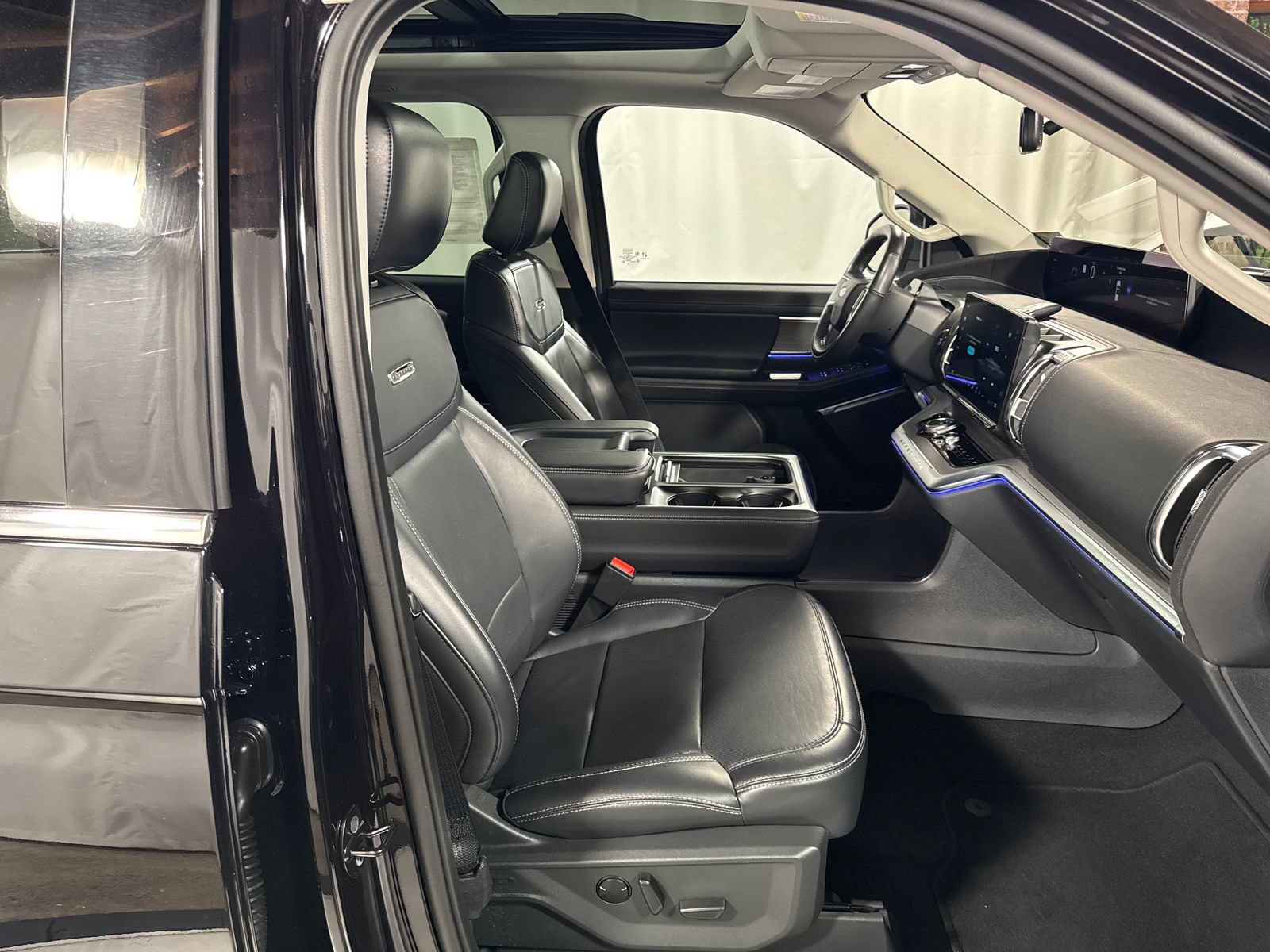 Used 2025 Ford Expedition Platinum AWD/4WD image 30