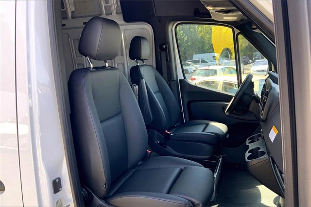 Used 2024 Mercedes-Benz Sprinter 2500 image 7