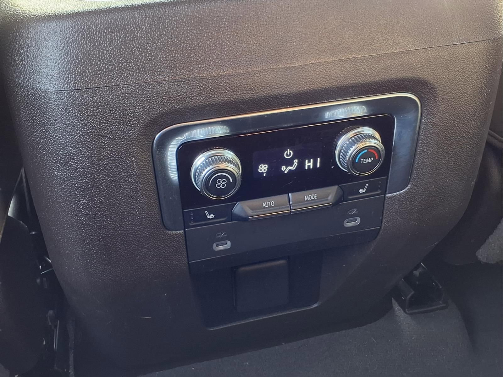 Used 2022 GMC Yukon SLT w/ SLT Premium Package image 23