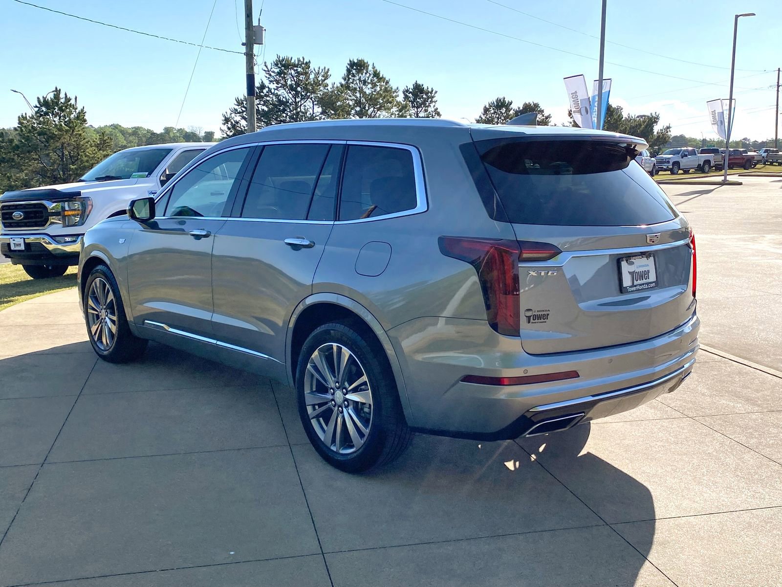 Used 2024 Cadillac XT6 Premium Luxury image 4