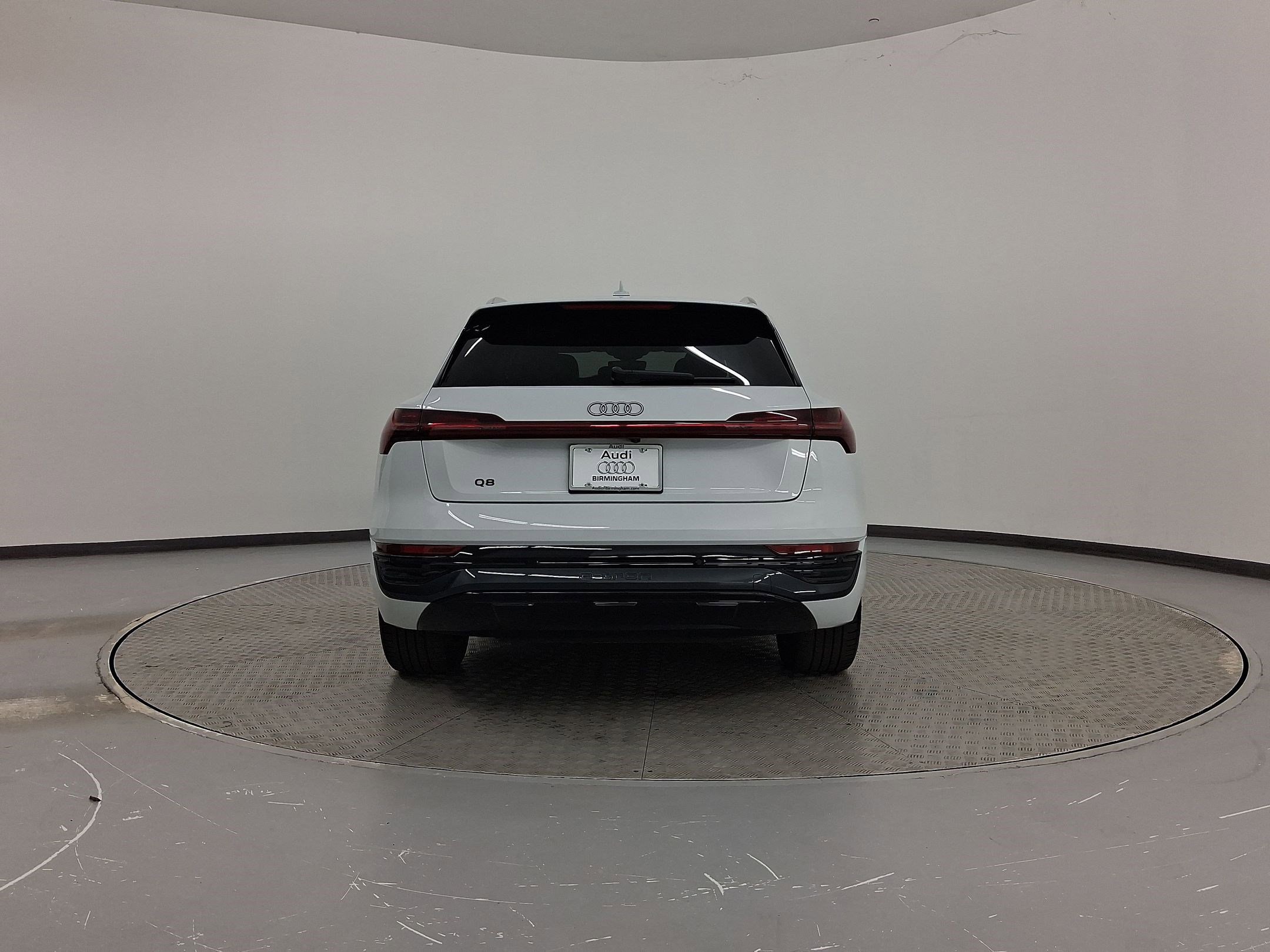 Certified 2024 Audi Q8 e-tron Premium Plus w/ Premium Plus Package image 10