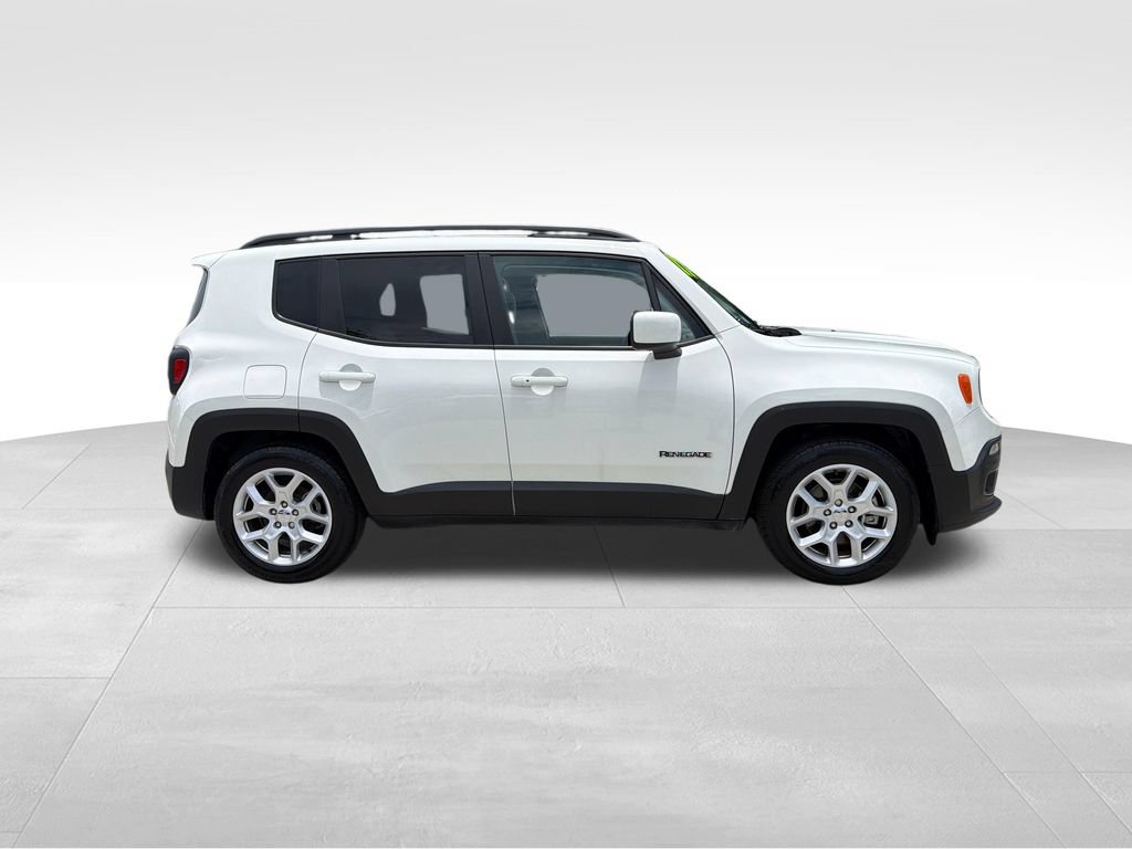 Used 2017 Jeep Renegade Latitude FWD image 8