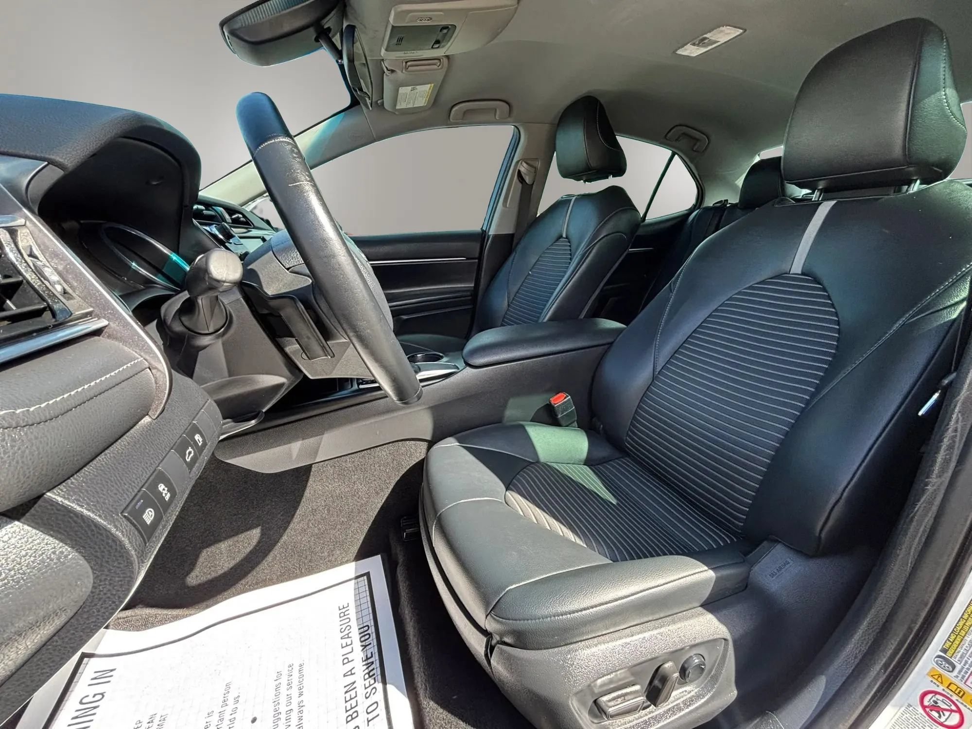 Used 2018 Toyota Camry SE FWD image 12