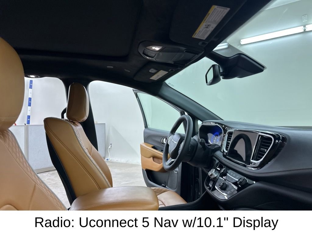 Used 2023 Chrysler Pacifica Pinnacle w/ Trailer Tow Group image 21