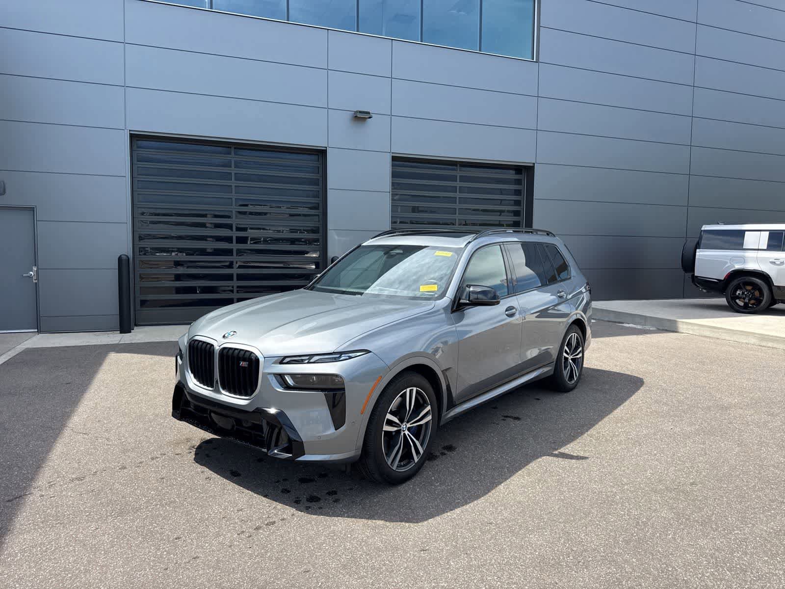 Used 2024 BMW X7 M60i AWD/4WD video 1
