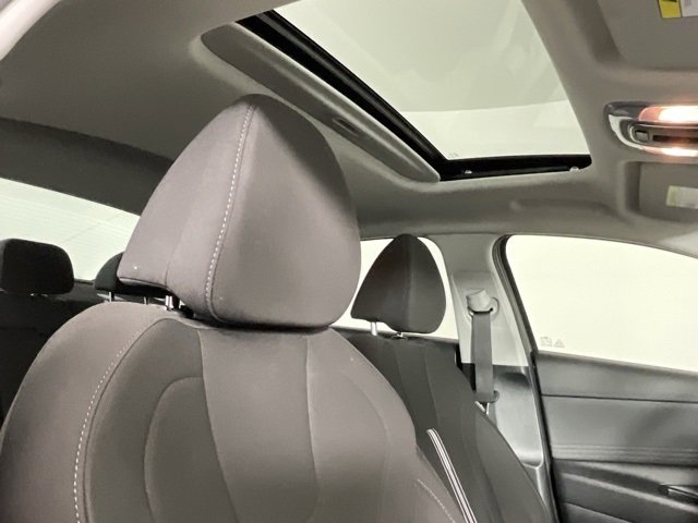 Used 2025 Hyundai Elantra SEL image 21