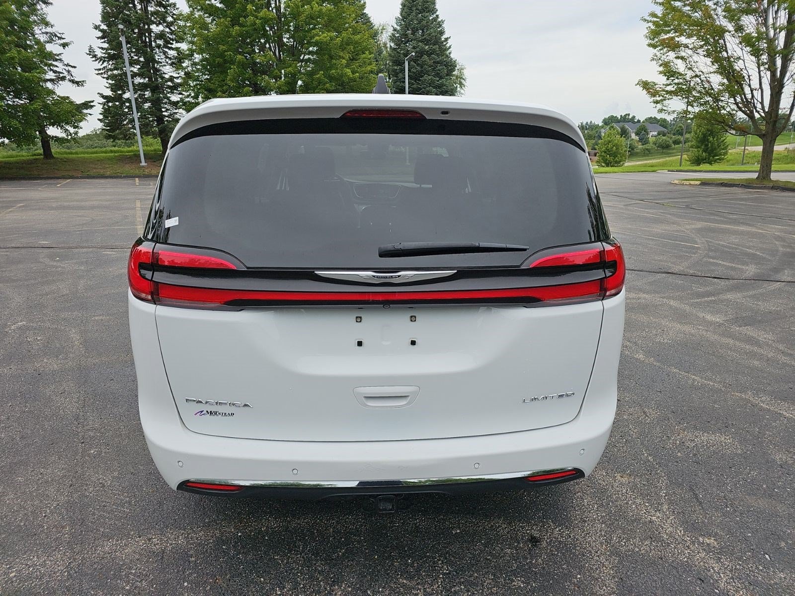 Used 2024 Chrysler Pacifica Limited w/ Trailer Tow Group FWD image 5