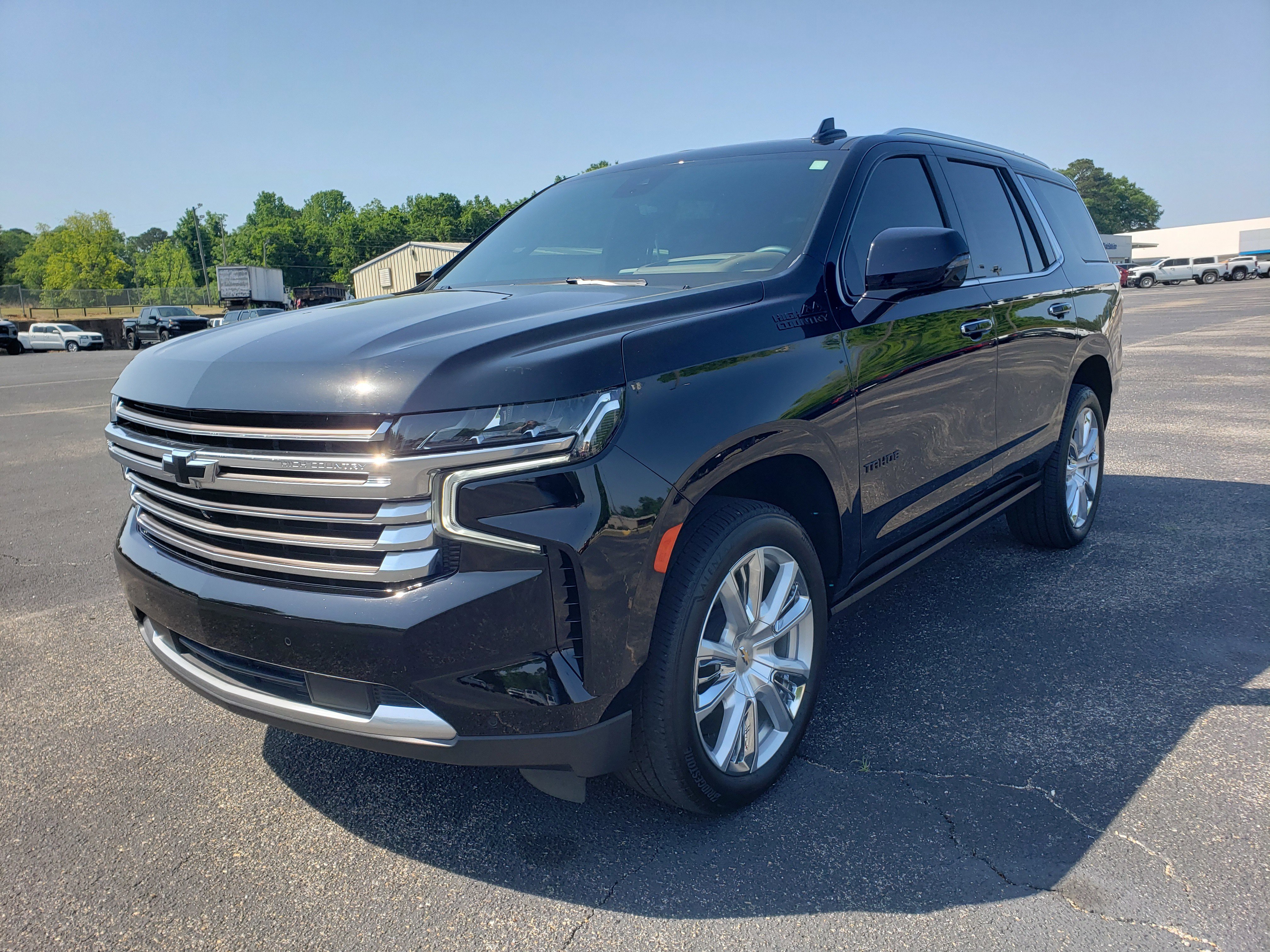 Used 2024 Chevrolet Tahoe High Country RWD image 2