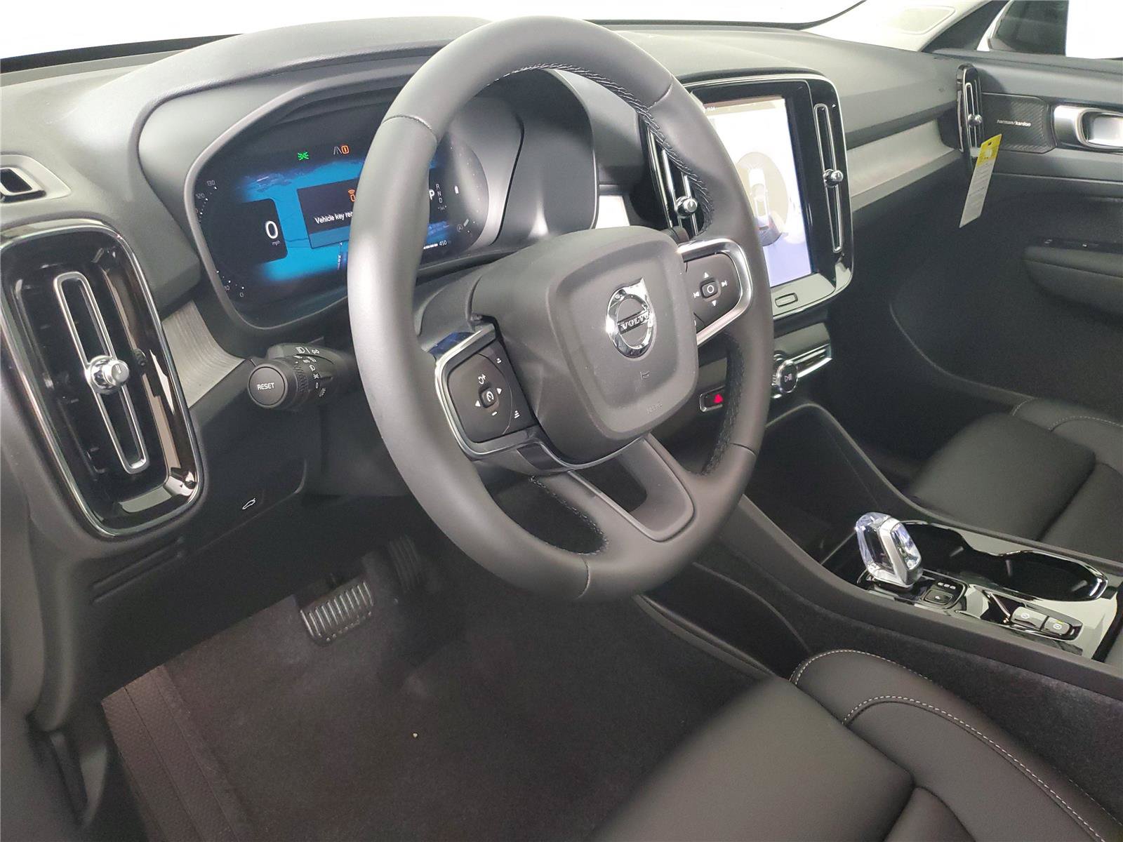 New 2026 Volvo XC40 B5 Plus w/ Climate Package AWD/4WD image 24