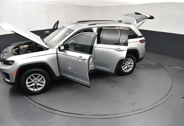 Used 2024 Jeep Grand Cherokee Laredo X w/ Trailer Tow Package image 27