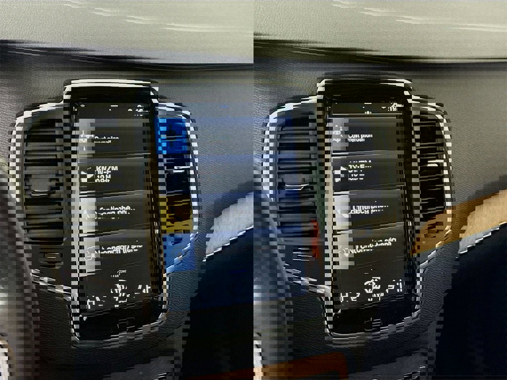 Used 2022 Volvo XC90 T8 Inscription Expression w/ Protection Package Premier image 9