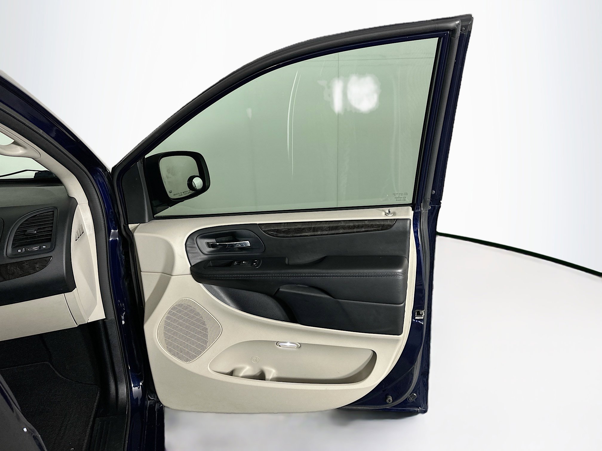 Used 2013 Dodge Grand Caravan SXT w/ Entertainment Group 1 image 33