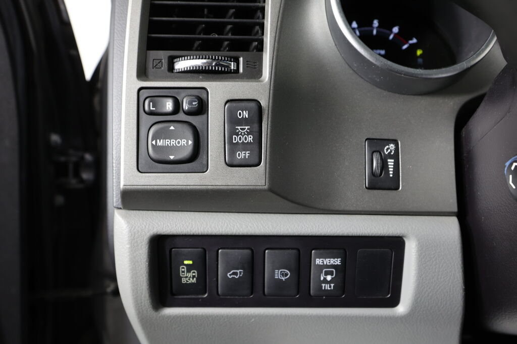 Used 2015 Toyota Sequoia Platinum AWD/4WD image 36