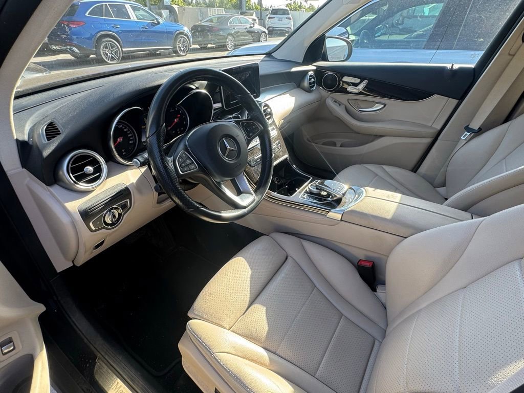 Used 2016 Mercedes-Benz GLC 300 4MATIC image 2