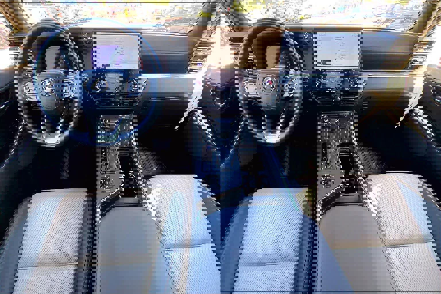 Used 2024 Lexus GX 550 image 16